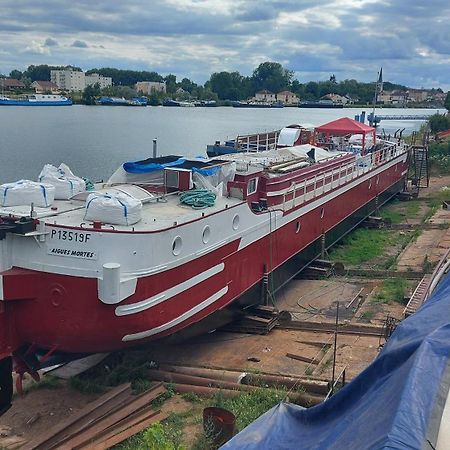 péniche chambre d'hôtes Dole Exterior foto