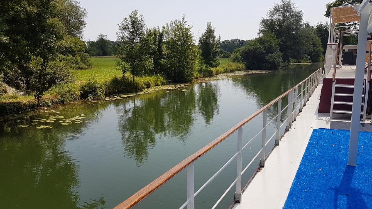 péniche chambre d'hôtes Dole Exterior foto