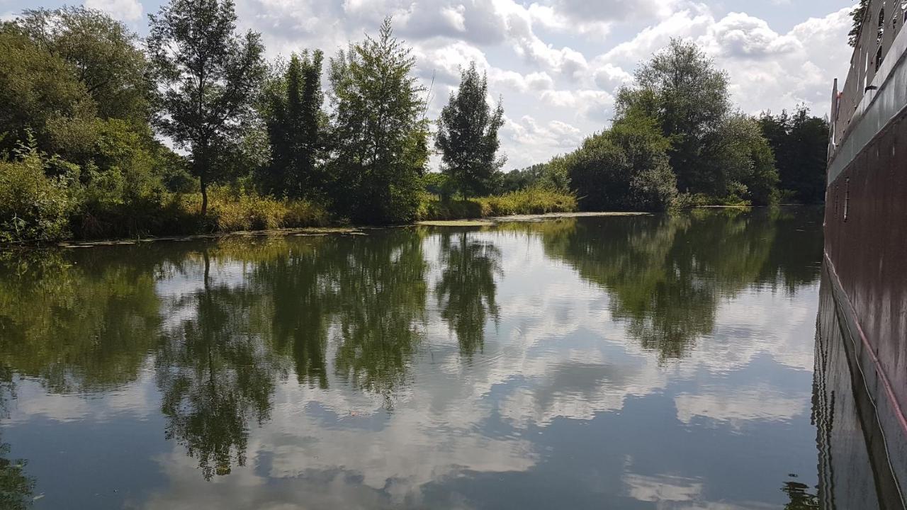péniche chambre d'hôtes Dole Exterior foto
