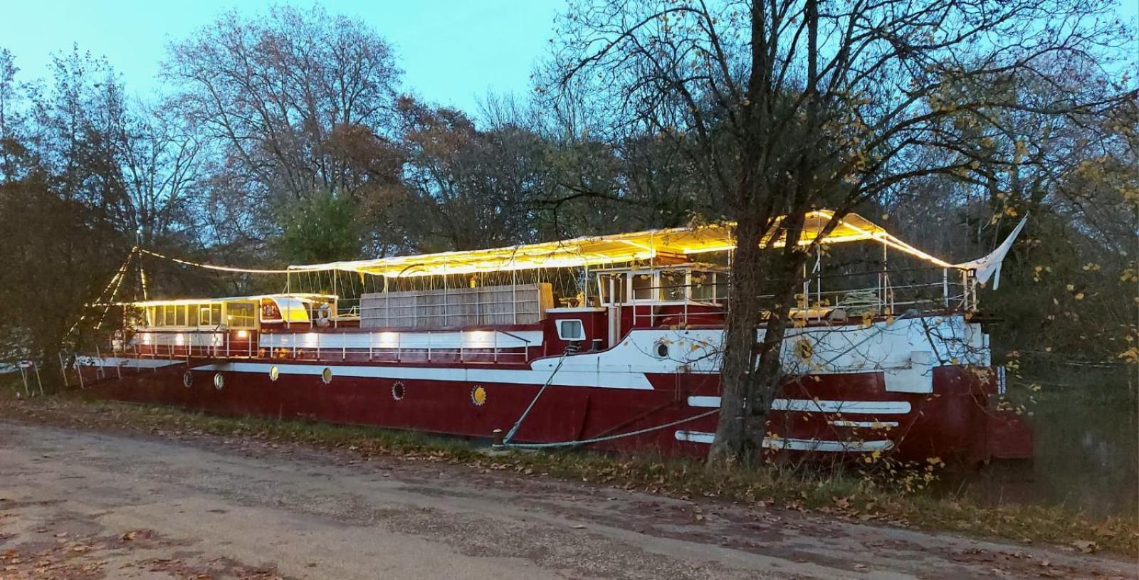péniche chambre d'hôtes Dole Exterior foto
